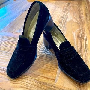 Jones New York sport black velvet heels penny loafer style size 8